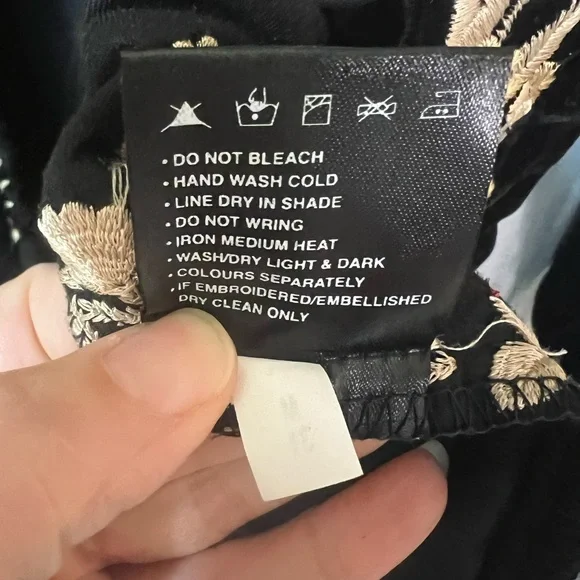 Agha Noor black and gold embroidered Top with Gold and Red Embroidery size S - Picture 7 of 10